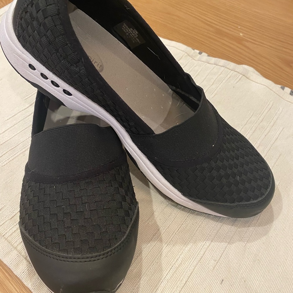 Easy Spirit Twist Slip On Sneakers - Picture 2 of 9